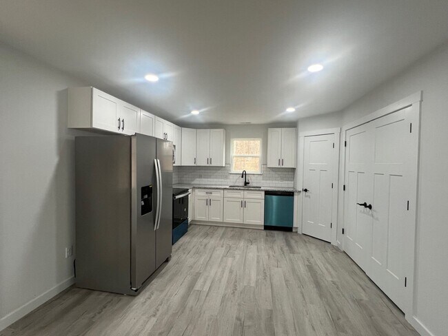 Building Photo - 9TH Ave Dr NE 2287-2289