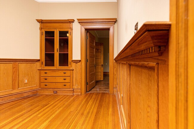 Building Photo - 2836 E Belleview Pl