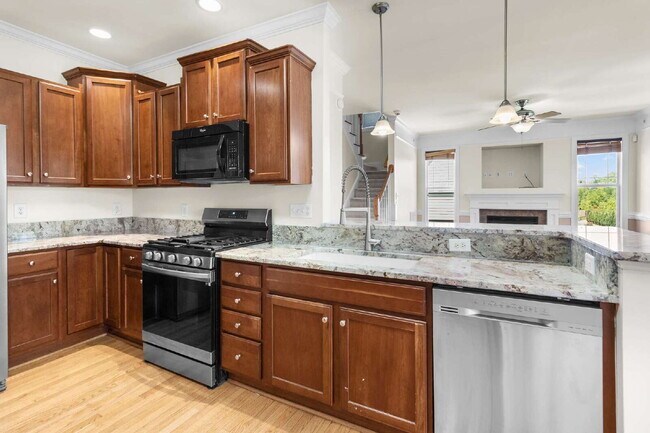 Building Photo - Spacious 4-Bedroom Home for Rent in Kings Grant Fayetteville – 15 Minutes from Fort Bragg