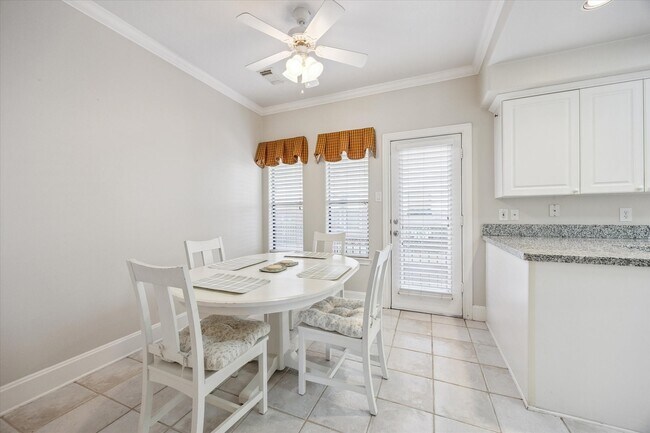 Building Photo - 2422 Dorrington St