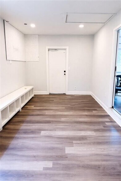 Building Photo - 3749 Pin Oak Cir