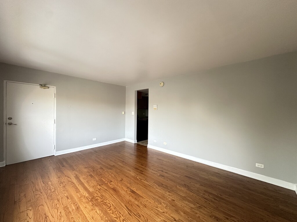 Building Photo - 7632 N Milwaukee Ave