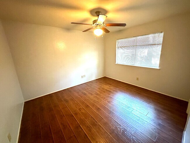 Building Photo - 18 Brookflower Rd