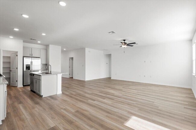 Building Photo - 1409 Alana Fls Ave