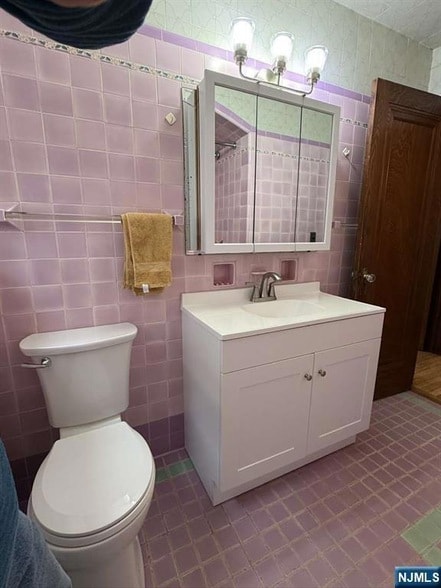 Building Photo - 221 Everett Pl