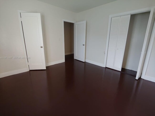 Building Photo - 1465 NE 149th St