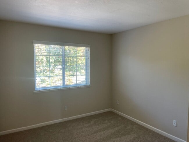 Building Photo - 2733 Sunflower Cir