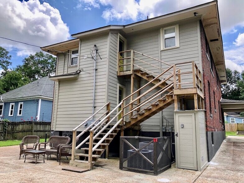 Building Photo - 2012 Walker Ave