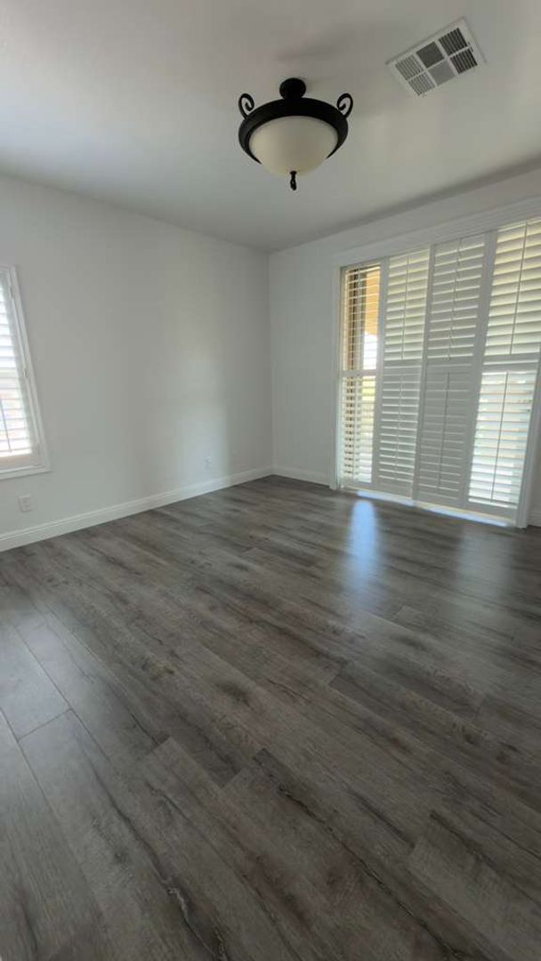 Building Photo - A Perfect Blend of Luxury, Comfort & Style