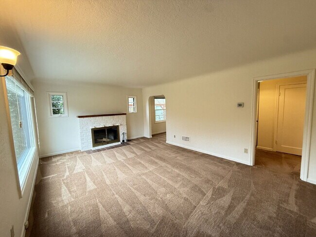 Building Photo - 2375 Onyx St