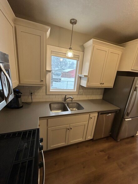 Building Photo - 950 29th Ave NE