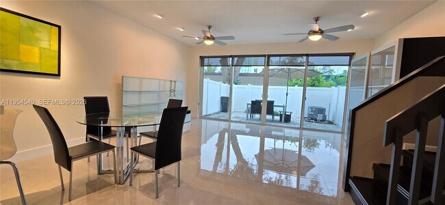 Building Photo - 1000 SE 2nd St