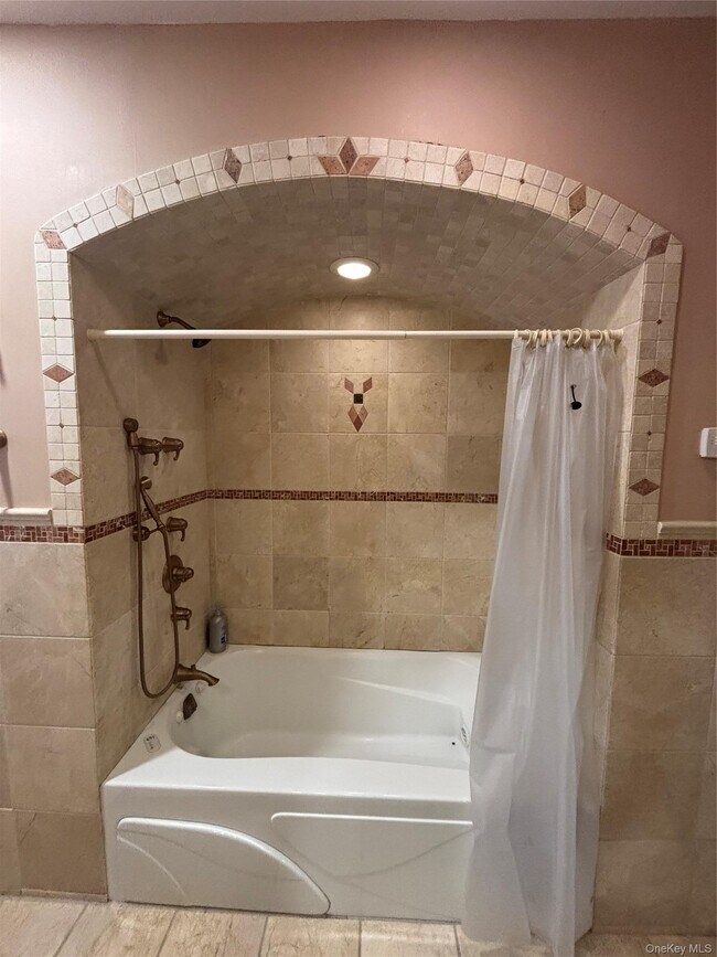 Building Photo - 329 E Chester St