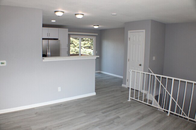 Building Photo - 2080 Poteae Cir