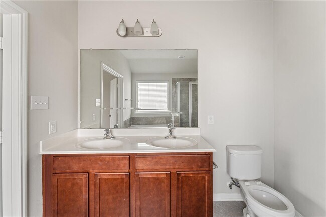 Building Photo - 8014 Oxbow Manor