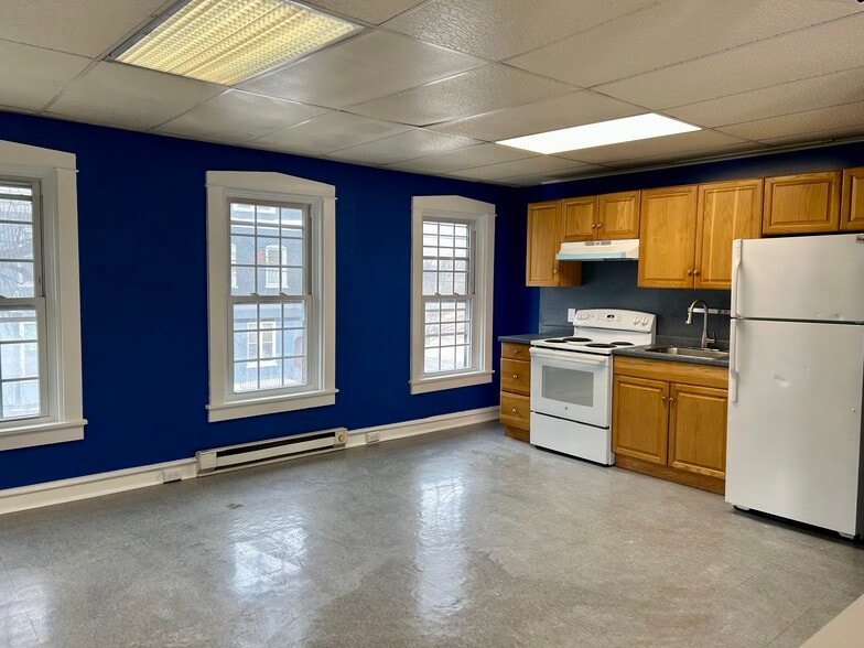 Building Photo - 703 N Queen St