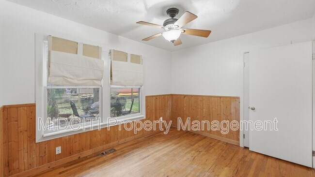 Building Photo - 1079 Canyon Dr