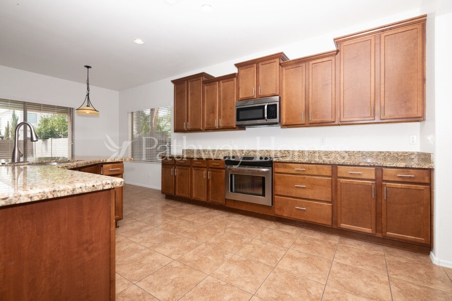 Building Photo - 4205 E Del Rio Dr