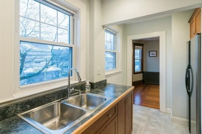 Building Photo - 65 Fiske St