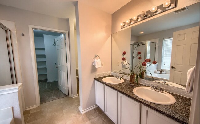 Building Photo - 7711 Parkwood Way