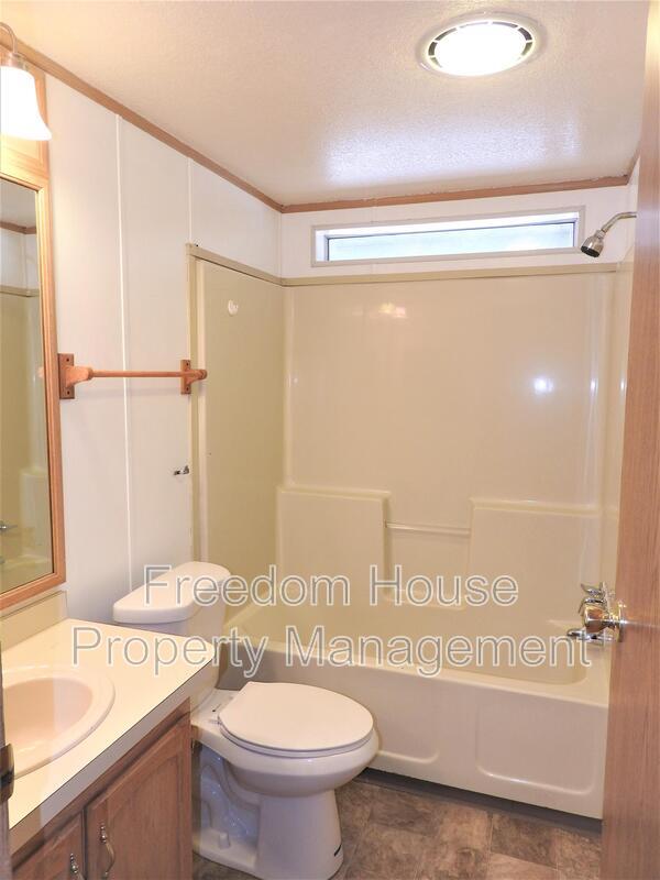 Building Photo - 2770 Rio Rico Dr