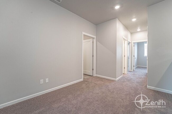 Building Photo - 16304 NE 21st St