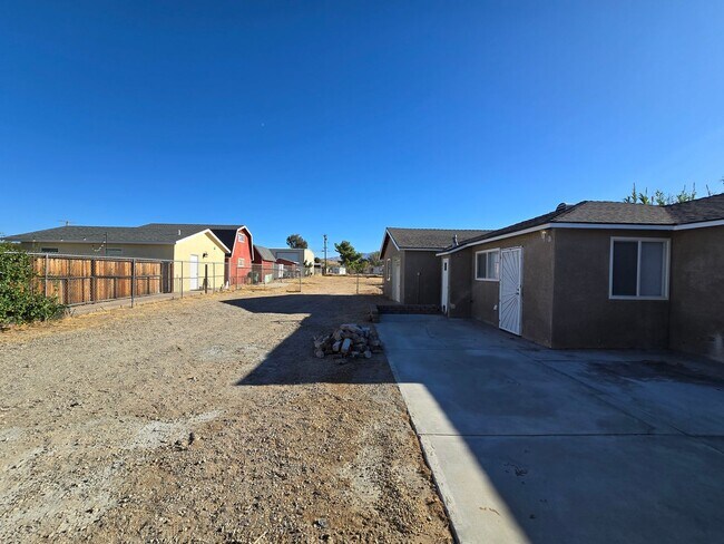 Building Photo - 4124 W Ave L 6