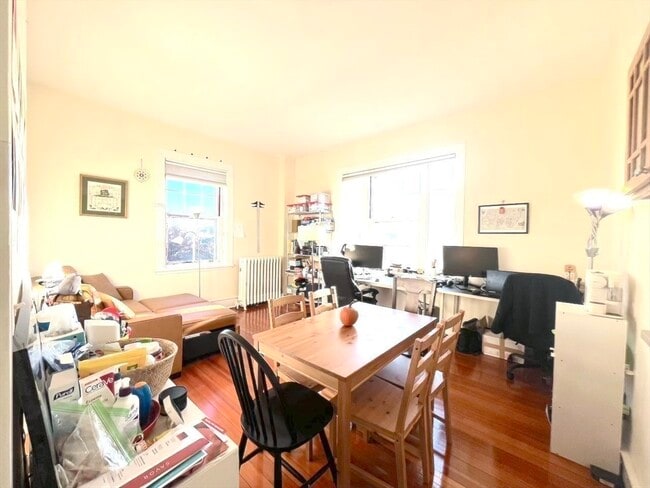 Building Photo - 371 Harvard St