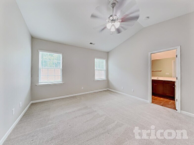 Building Photo - 1250 Aurora Glen Dr