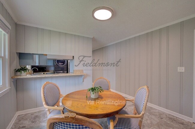 Building Photo - 301 Bannister St