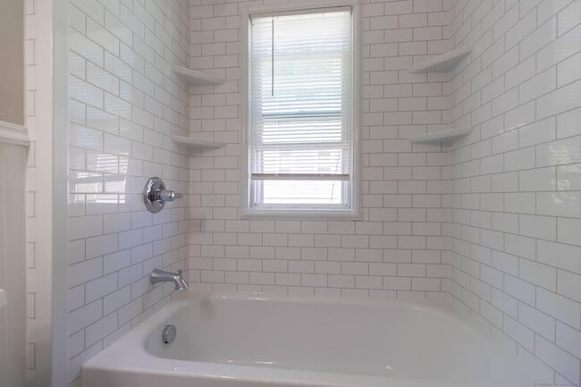 Building Photo - 207 Divinity St