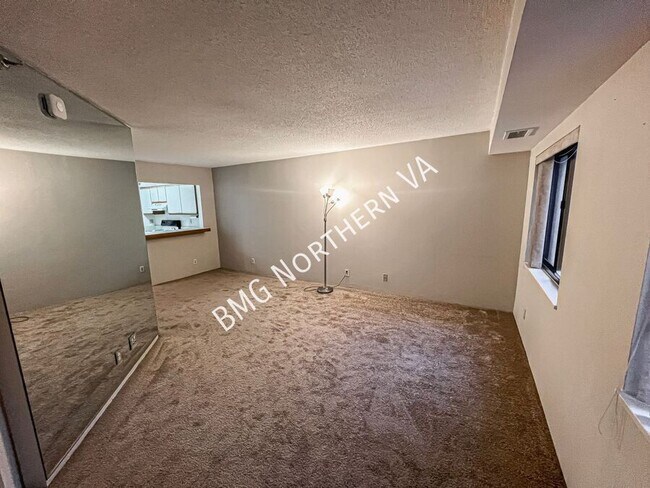 Building Photo - 900 N Stafford St