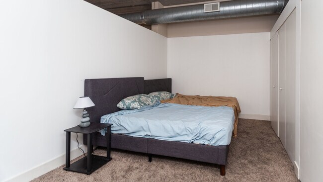 Building Photo - 411 W Ontario St