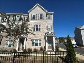 Building Photo - 1925 Audra Aly