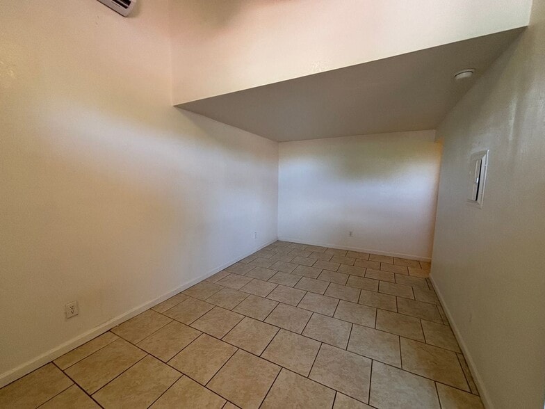 Building Photo - 1 E Navajo Rd