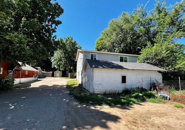 Building Photo - Updated 5 Bed 2 Bath House Near Old Town!