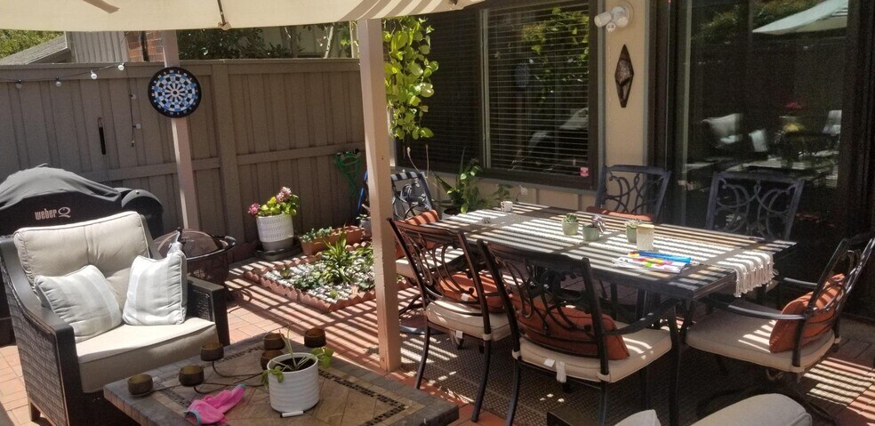 Building Photo - 8139 Via Mallorca