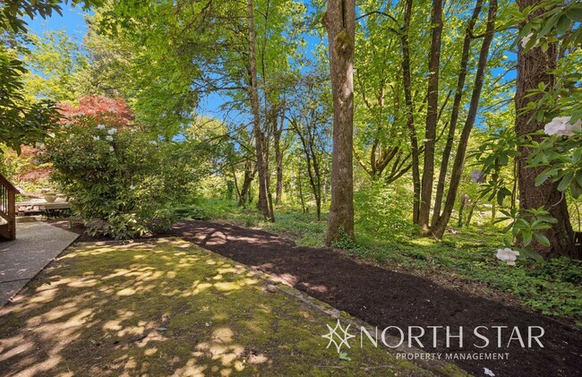 Building Photo - One Level Living in Lake Oswego