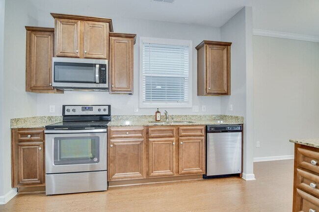 Building Photo - 3 Bedroom 2.5 Bath in Grovetown!
