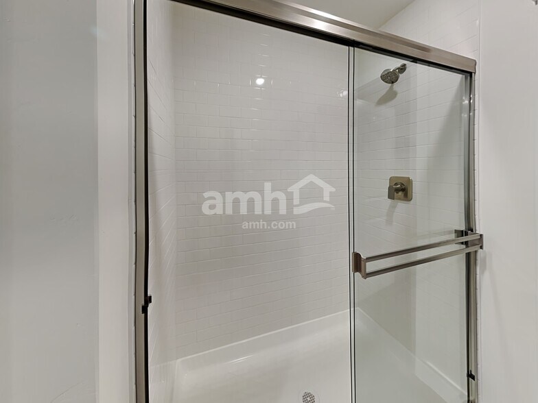 Building Photo - 9366 Wabash St