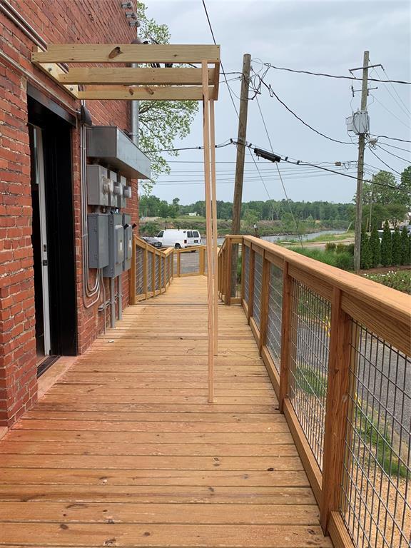 Building Photo - 101 N Bridge St