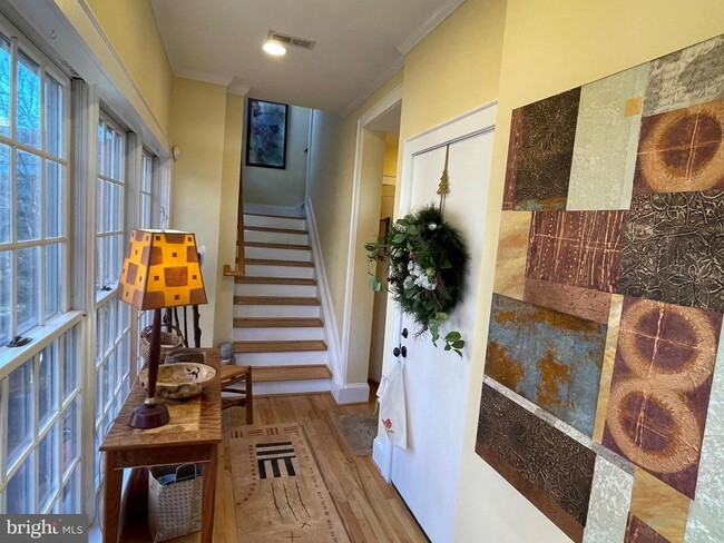 Building Photo - 19 Sunset Dr