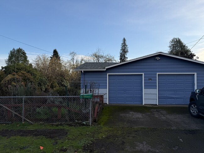 Building Photo - 3525 River Rd