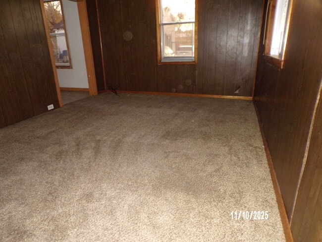 Building Photo - 814 E Main St