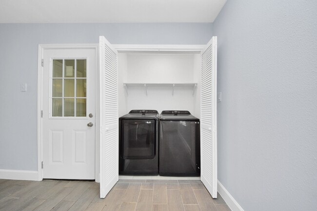 Building Photo - 6214 Diamond Ct