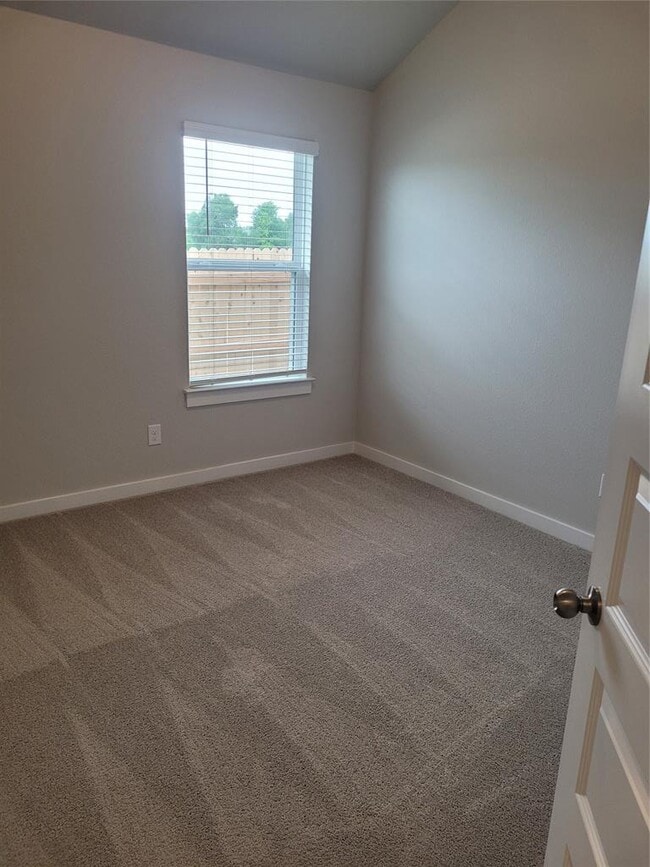 Building Photo - 121 Tall Grass Dr