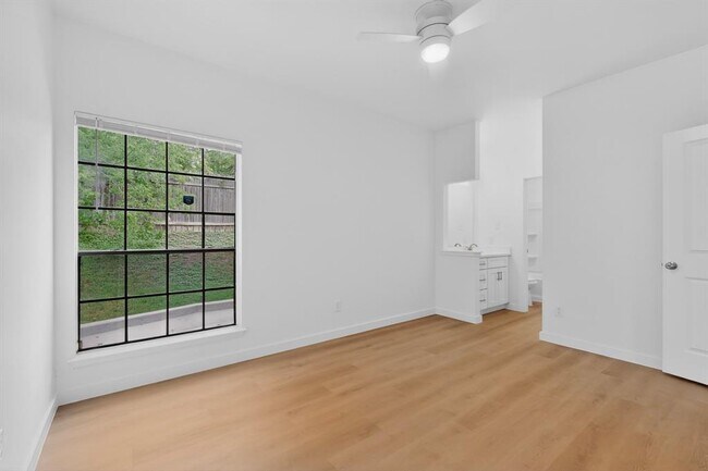 Building Photo - 11306 Nicole Cove