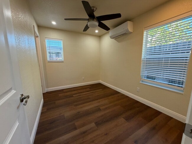 Building Photo - Cozy 2 bedroom Dual Master! Ready for move in! Rent today !