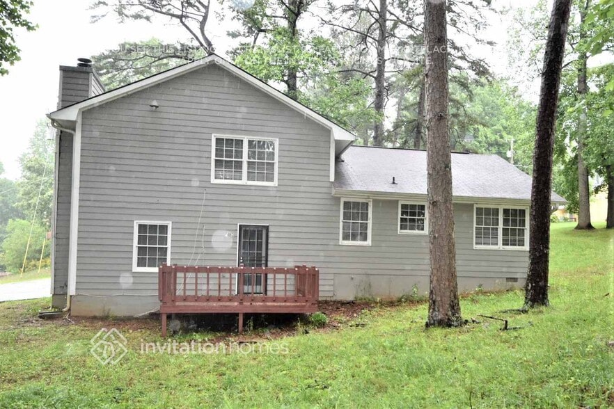Building Photo - 3833 Seton Hall Dr