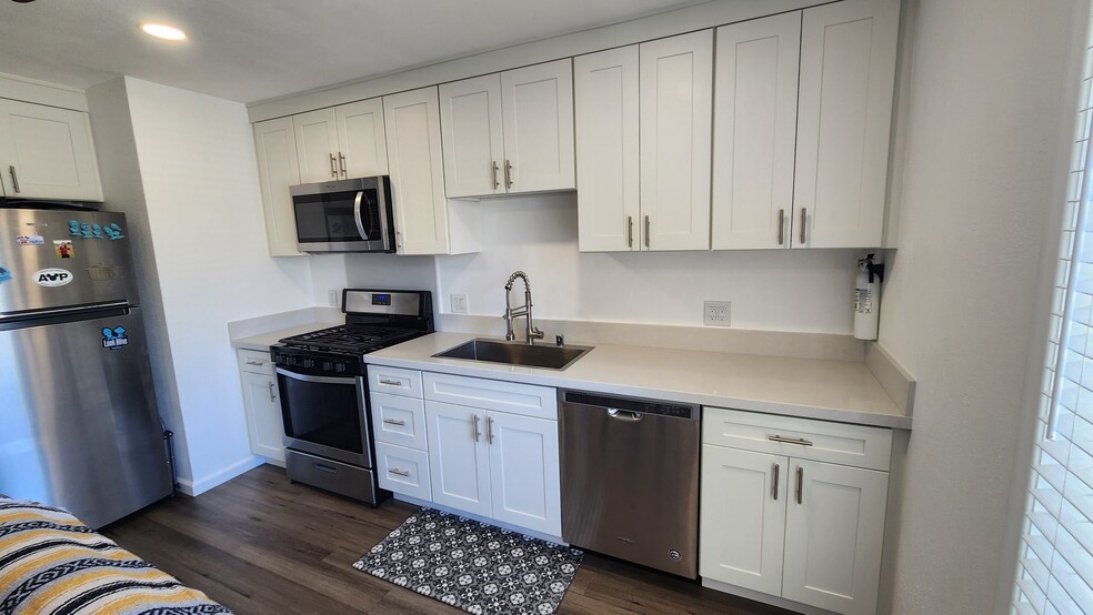 Building Photo - 3704 E Bond Ave